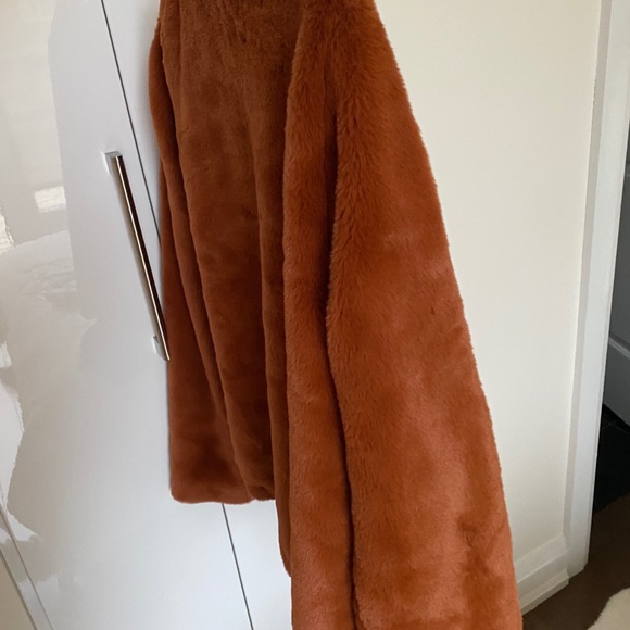 Faux fur - Picture 5 of 5